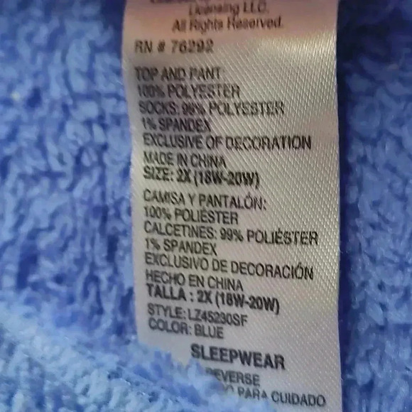 Despicable me 2x Terry cloth long sleeve pajama top - Picture 3 of 3